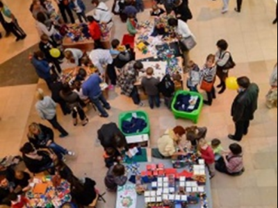 Le jeu libre en ludothèque pour un public famille